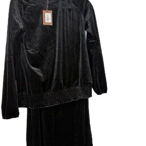 Begonia NWT Women’s Black velour Set Luxurious top and skirt XL